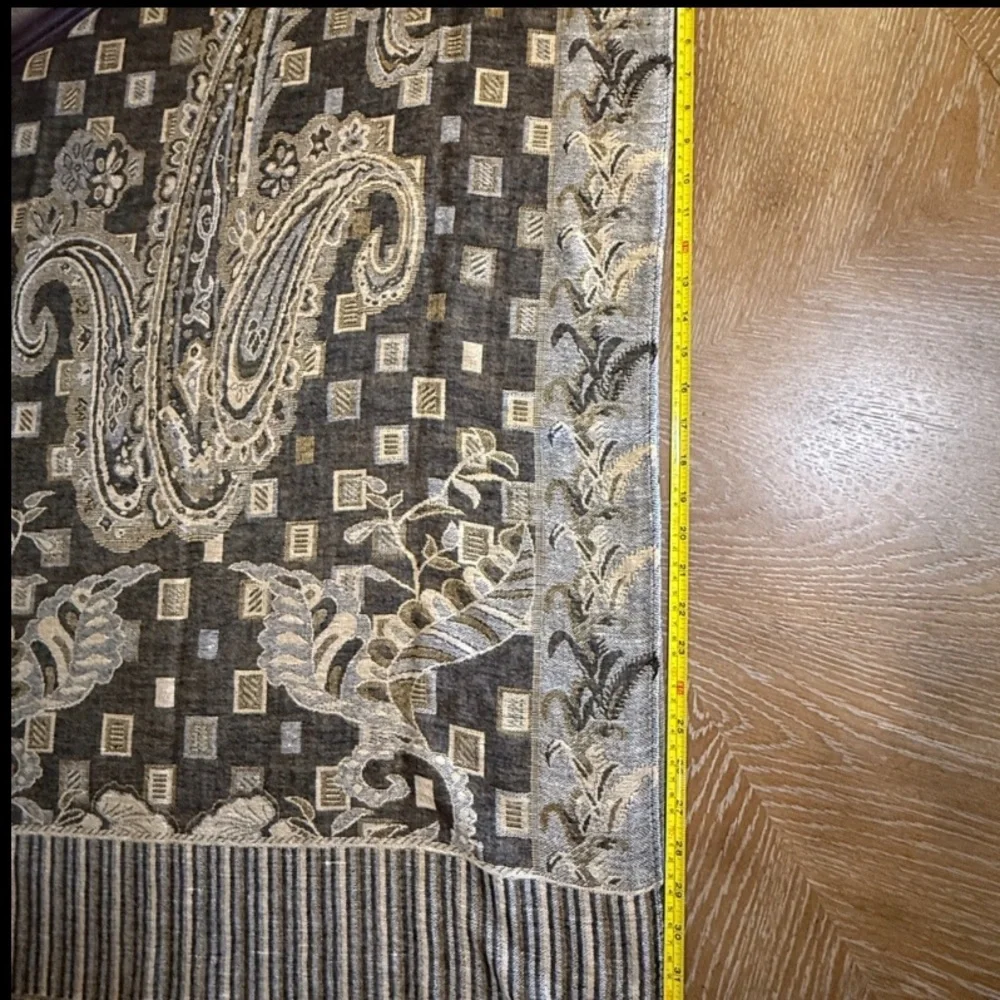 Pashmina Scarf with Paisley Black and Gold, Tassles Cashmere and Silk